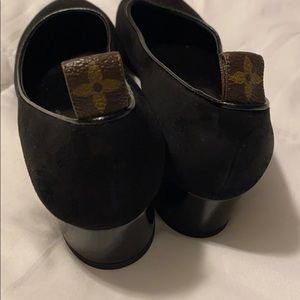 Louis Vuitton pump suede shoe LV leather piece